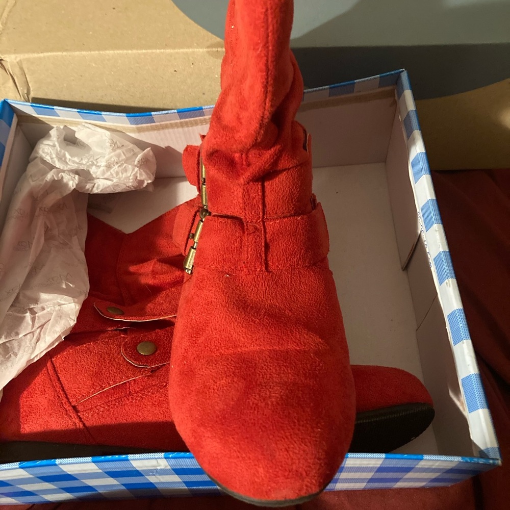 Red Boots - Picture 3 of 3